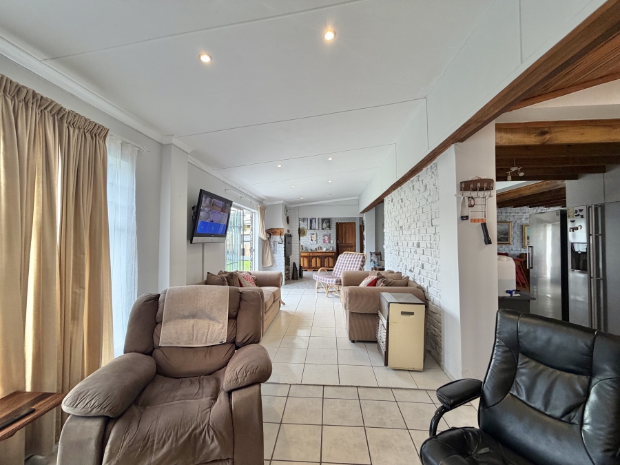 3 Bedroom Property for Sale in Wavecrest Eastern Cape